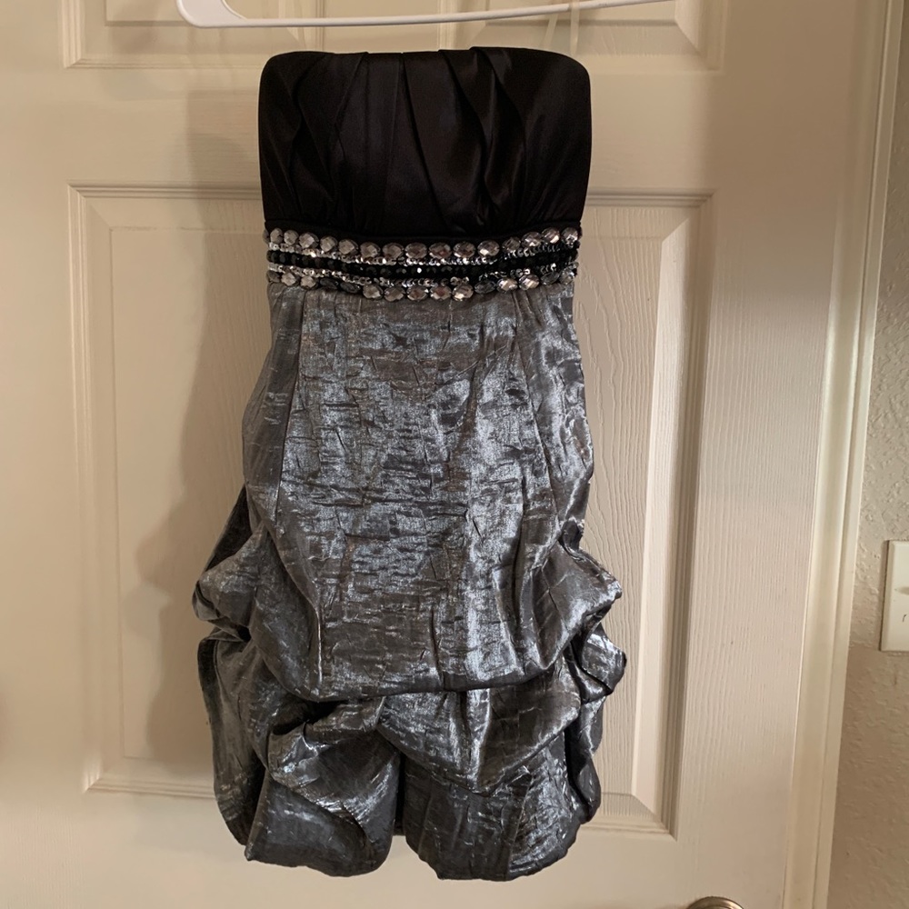 💕Beautiful Strapless Party Dress Size 5!